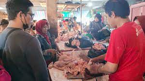 Harga Daging Ayam di Palembang Turun, Cek Harga Sekarang