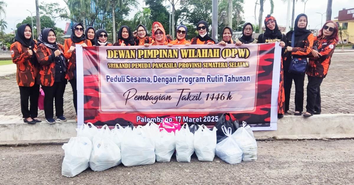 DPW Srikandi Pemuda Pancasila Sumsel Berbagi Ratusan Takjil Bagi Warga Kurang Mampu