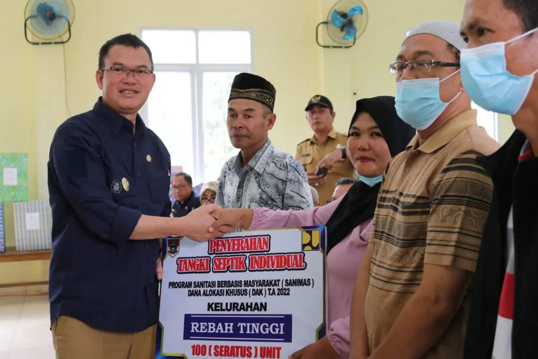 700 KPM di Pagaralam Terima Bantuan Tangki Septik Individual