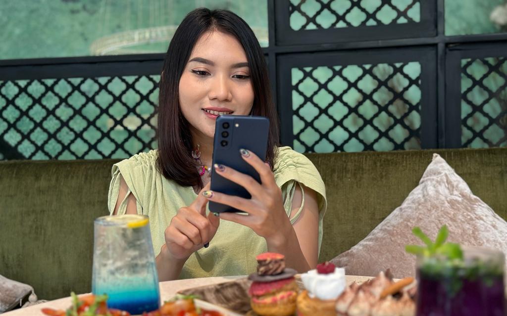 Samsung Galaxy S21 Buat Konten Food Vlogging jadi Lebih Menarik 