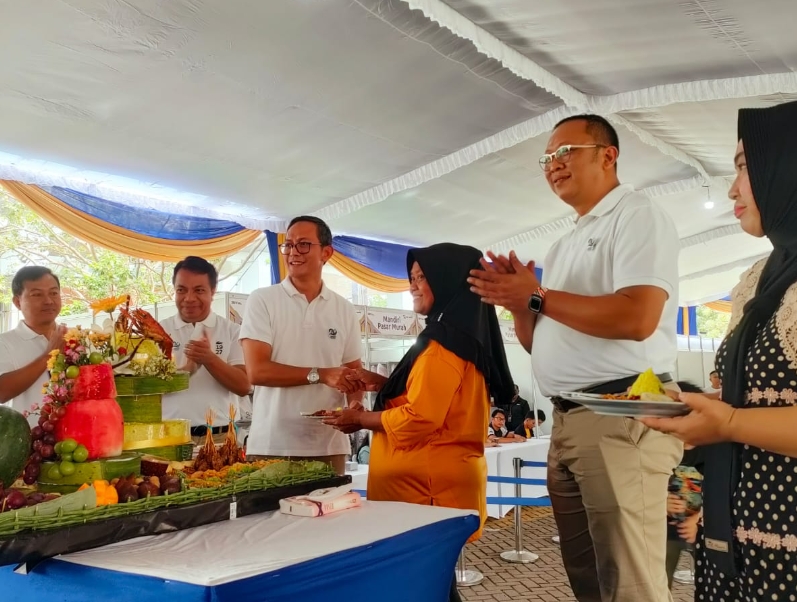 HUT ke-26, Bank Mandiri Region 2 Gelar Pasar Murah Bagikan 1.300 Paket Sembako ke Keluarga Prasejahtera