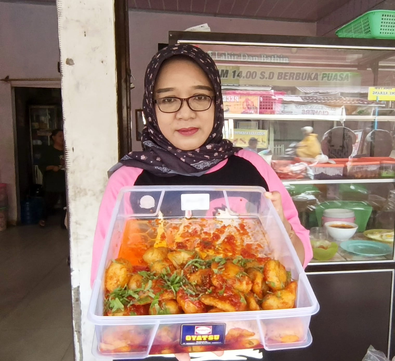 Menu Baru Dapur Uni Denay, Pempek Sambal Merah yang Pedas Bikin Kepincut