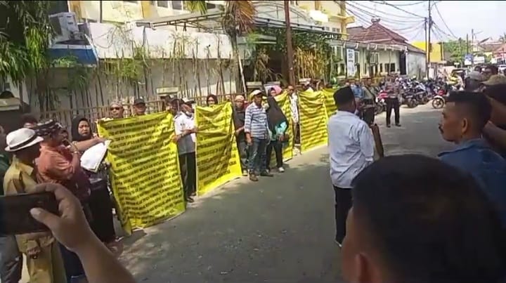 Puluhan Keluarga dan Ahli Waris Kgs Nanung Demo di BPN Palembang, Tanah Diduga Diserobot