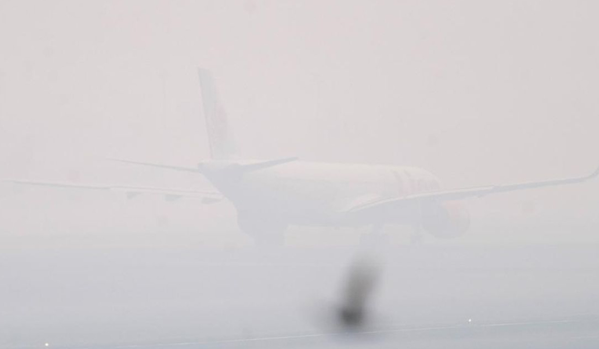 Jaran Pandang Bandara SMB II Terganggu Hanya 400 Meter, 15 Penerbangan Kabut Asap