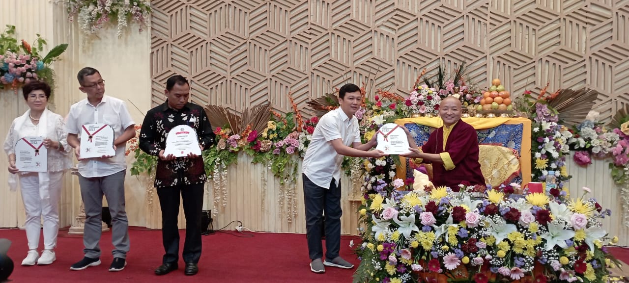 KBI Sumsel Hadirkan Khen Rinpoche Geshe Gyalten  