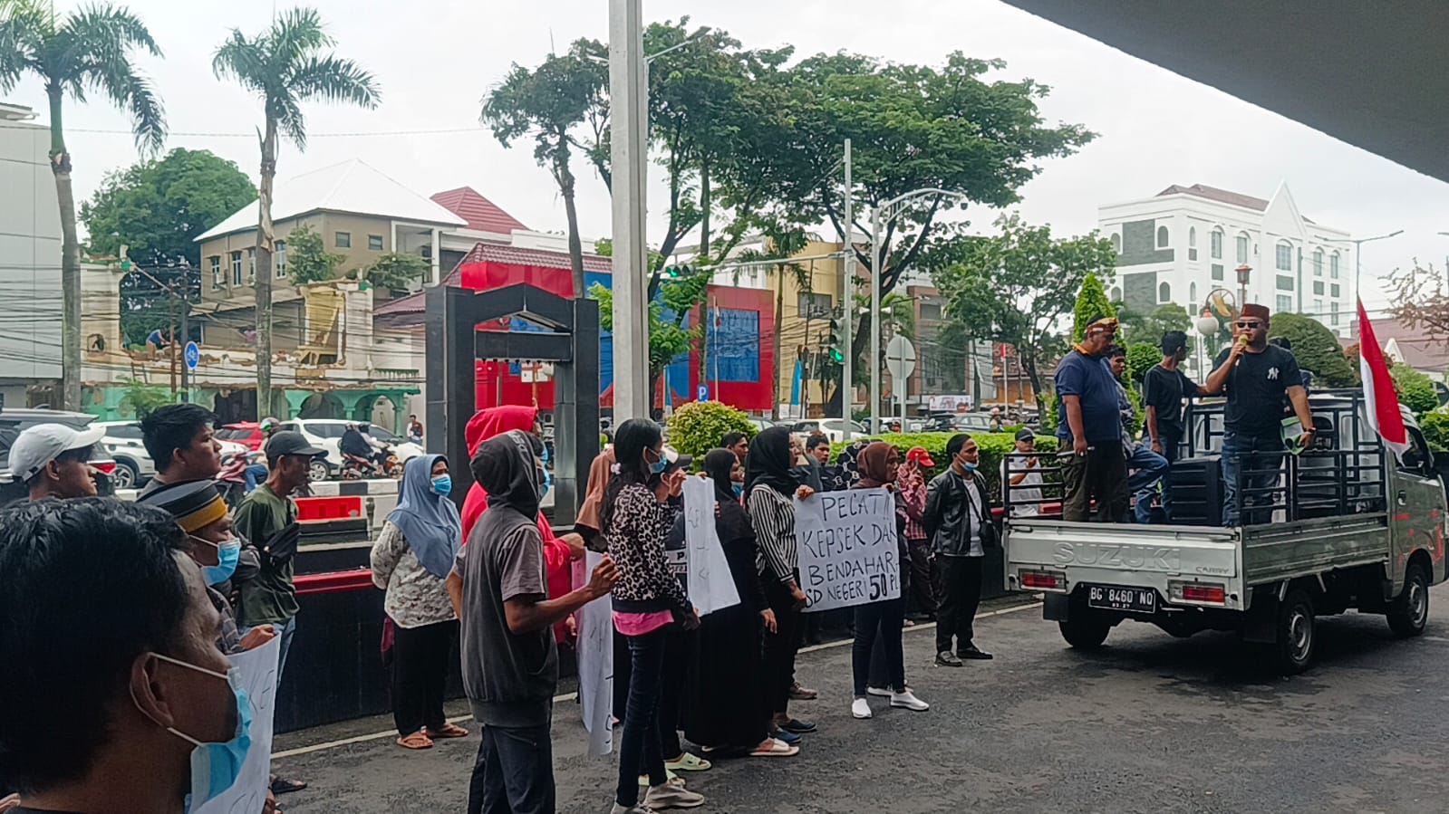 Massa Minta Walikota Pecat Kepala SD Negeri 50 Palembang, Diduga Tekait Kasus Sunat Gaji Honorer