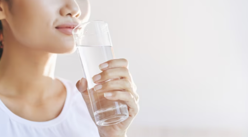 Manfaat Konsumsi Air Putih Hangat saat Pagi Hari, Dapat Meredakan Flu Hingga Rileksasi Syaraf Otak