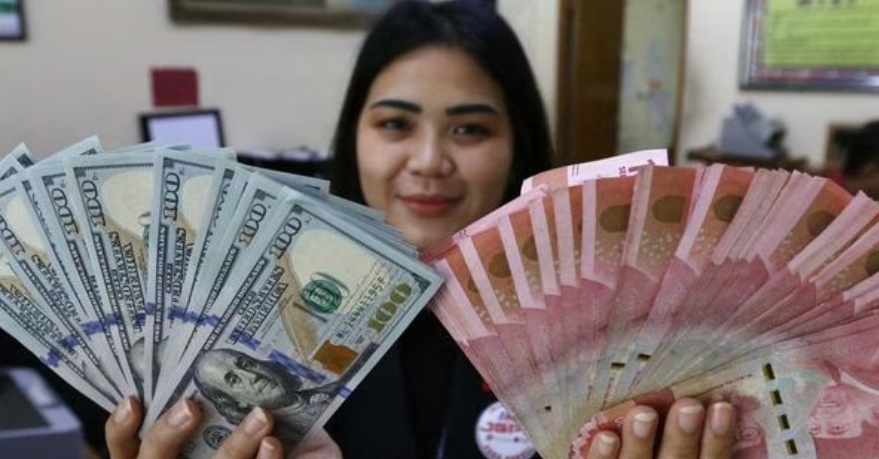 Gejolak Geopolitik Buat Rupiah Terus Melemah 