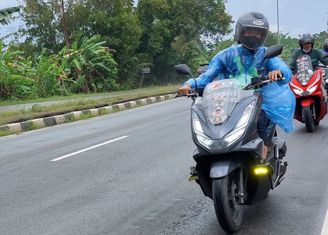 Info Penting! Astra Motor Sumsel Bagi Tips 7 Langkah Aman Berkendara di Jalan Licin Saat Musim Hujan 