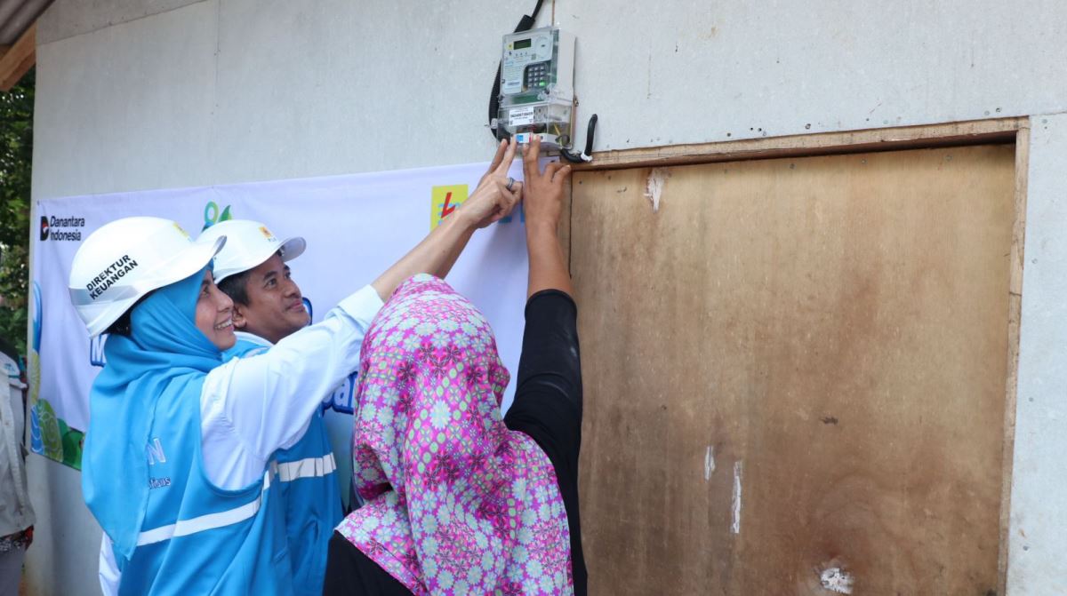 Ratusan Warga Prasejahtera di Banten Sambut Bahagia Sambungan Listrik Gratis dari PLN