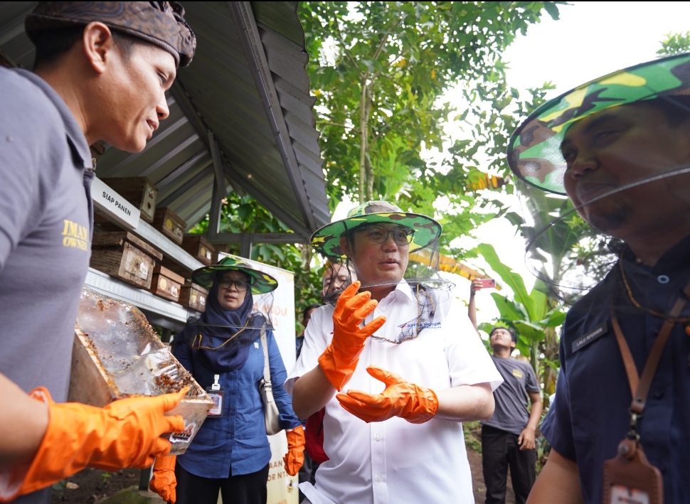 Semarak HUT 55 Astra Motor, Bersama UMKM Madu Trigona dan Keripik Pelecing di Desa Bengkaung NTB
