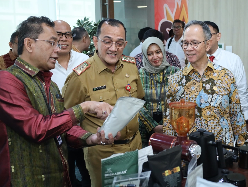 Ekosistem Closed Loop, OJK Sumsel Fasilitasi 198 Ribu Petani dan Pelaku Usaha Kopi Kredit Usaha Alsintan