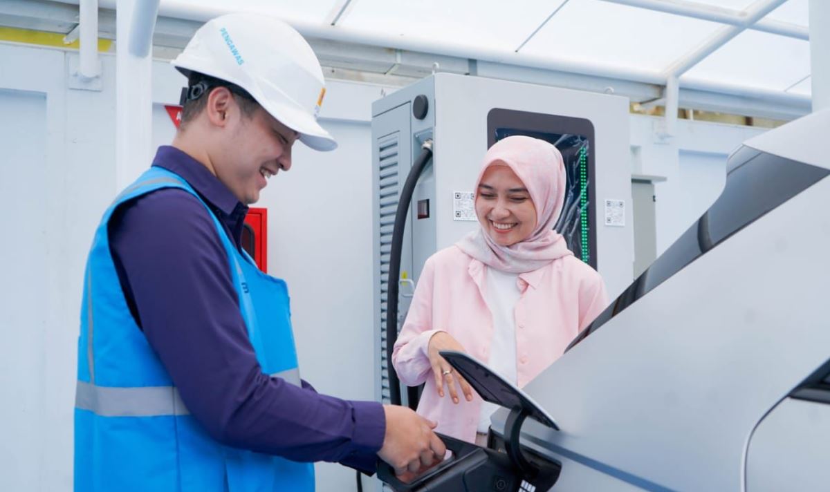 Gandeng Indosat Business, PLN percepat Ekosistem EV Lewat Digitalisasi SPKLU dan Transformasi Layanan Energi