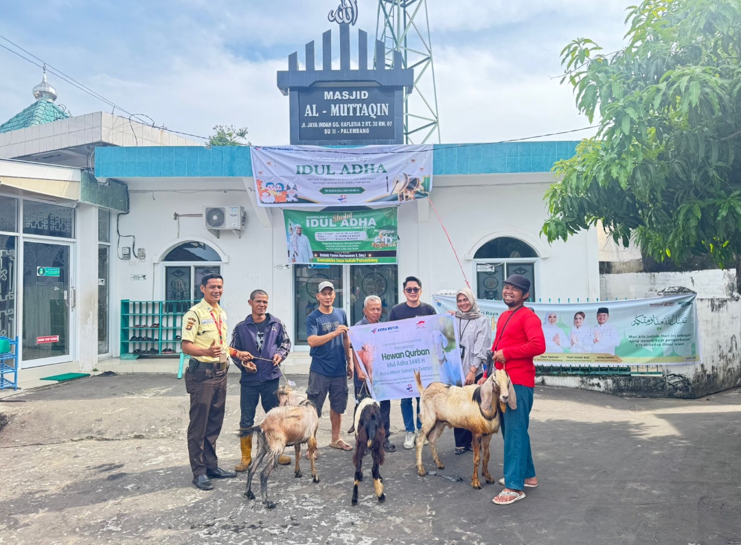Eratkan Silaturahmi Idul Adha 1446 H, Astra Motor Sumsel Salurkan Hewan Kurban ke Masjid Al-Muttaqin