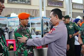 Kapolri Apresiasi Prajurit TNI Kopda Ahmad Nofrizal yang Viral Berputar, Saat Evakuasi Kapolda Jambi