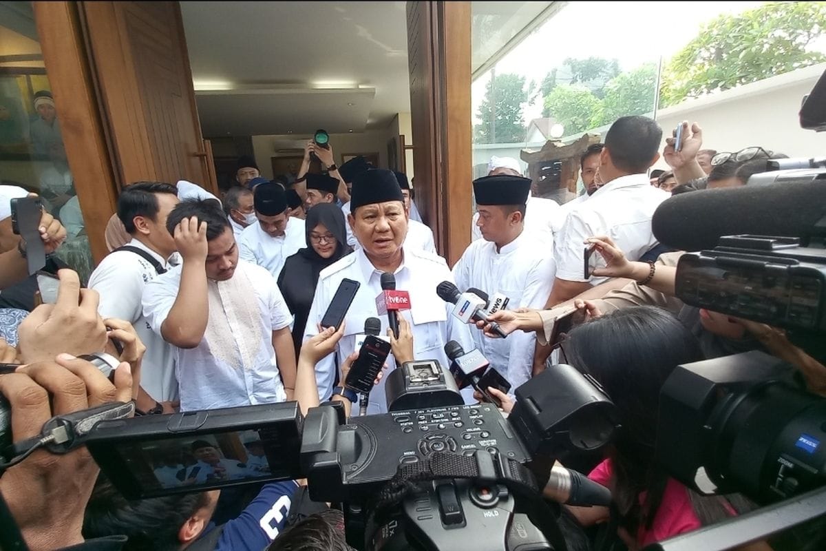 Prabowo Malayat ke Rumah Duka Desmond Mahesa, Kenang Awal Berjuang Mendirikan Gerindra