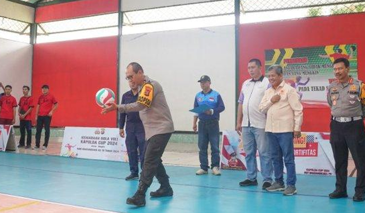 Turnamen Bola Voli Kapolda Cup 2024 Resmi Dibuka, Servis Pertama Langsung dari Irjen Pol Rachmad Wibowo