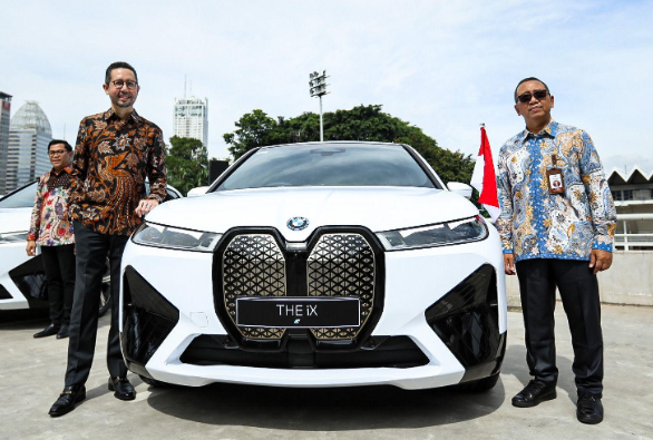 Keren, Penampakan Mobil Listrik BMW iX Jemput Kepala Negara di KTT ASEAN 2023.