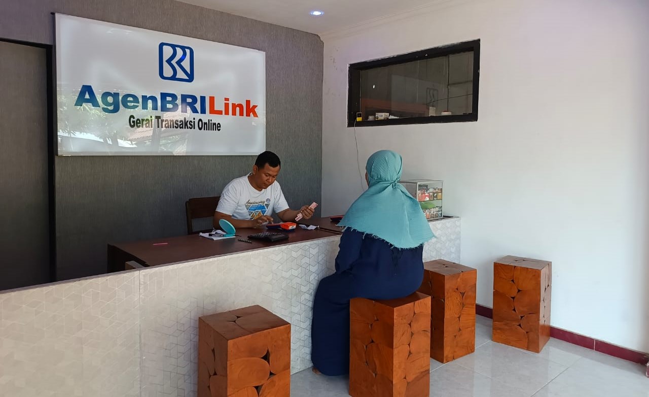 Berawal dari Coba coba, AgenBRILink di Situbondo Ini Berhasil Dekatkan Akses Perbankan bagi Masyarakat Sekitar