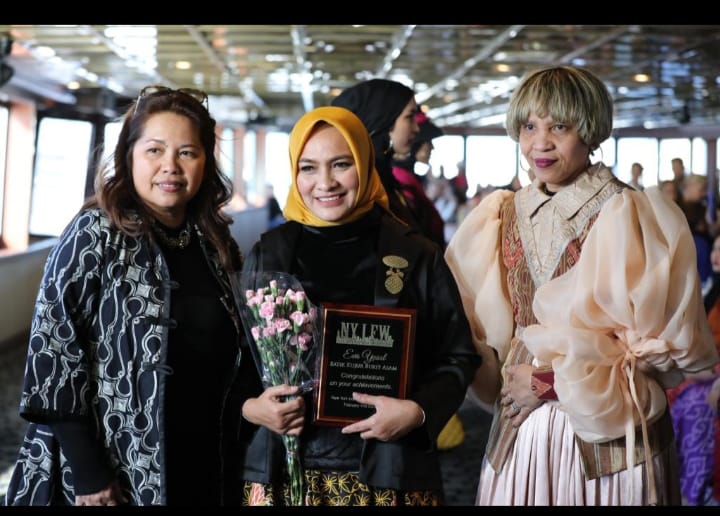Eksotik Batik Kunjur Muara Enim Binaan PTBA  Pukau Pengunjung New York Indonesia Fashion Week  