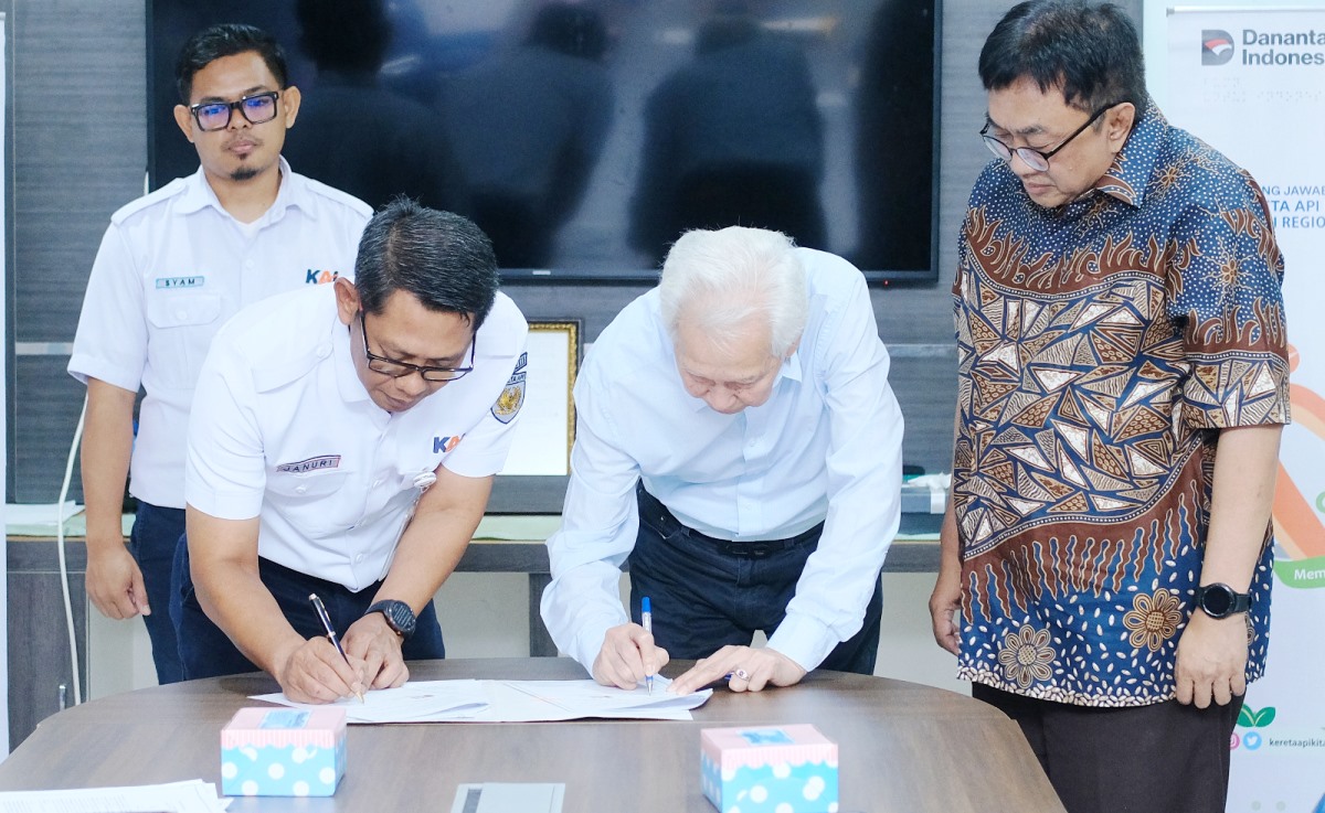 KAI Divre III Palembang  Dukung Konektivitas Transportasi Kampus, Beri Bantuan Bina Lingkungan KA Kertalaya