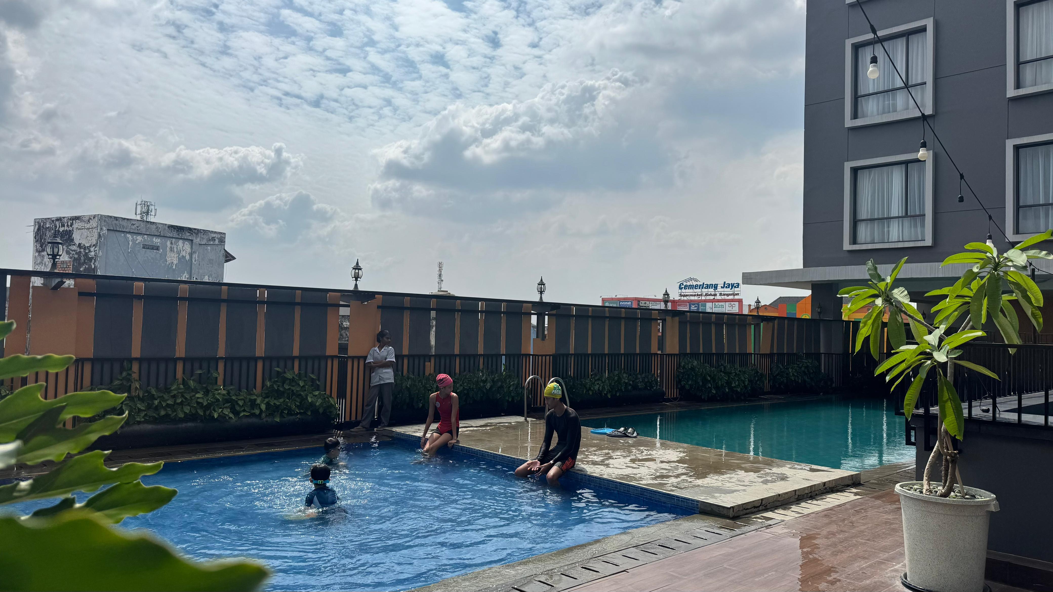 Rekomendasi Liburan Irit yang Seru Bersama Keluarga, Coba Menginap di Harper Palembang, Ini Bisa Jadi Pilihan!