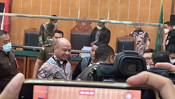 TOK! Vonis Banding Teddy Minahasa Tetap Dipenjara Seumur Hidup