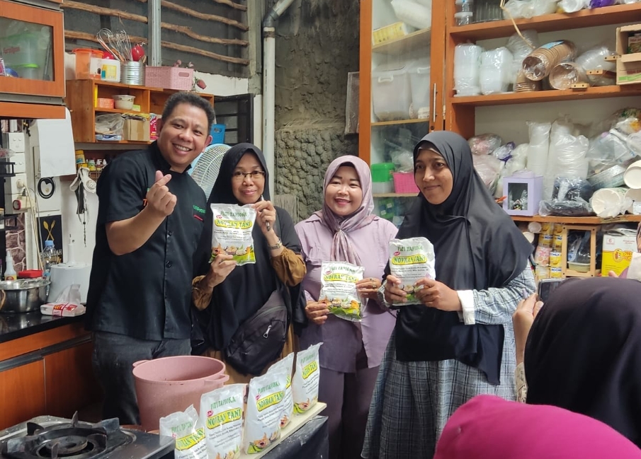 Demo Bikin Pempek Gunakan Novran Tani, Pempek Lebih Kenyal dan Enak