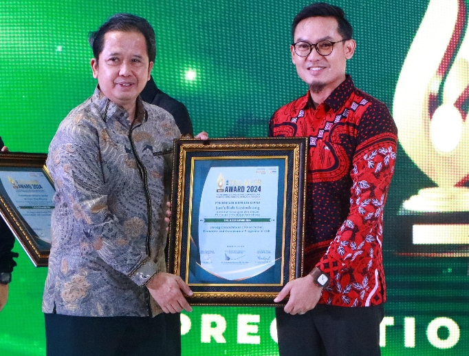 Dukung Pencapaian SDGS, Pusri Raih Penghargaan Platinum Pada TJSL dan CSR Award 2024