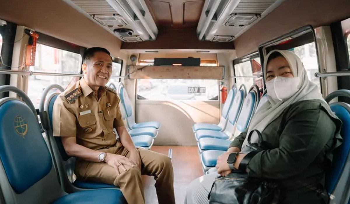 Komitmen GNKAU, Ratu Dewa Naik Teman Bus di Awal Bulan