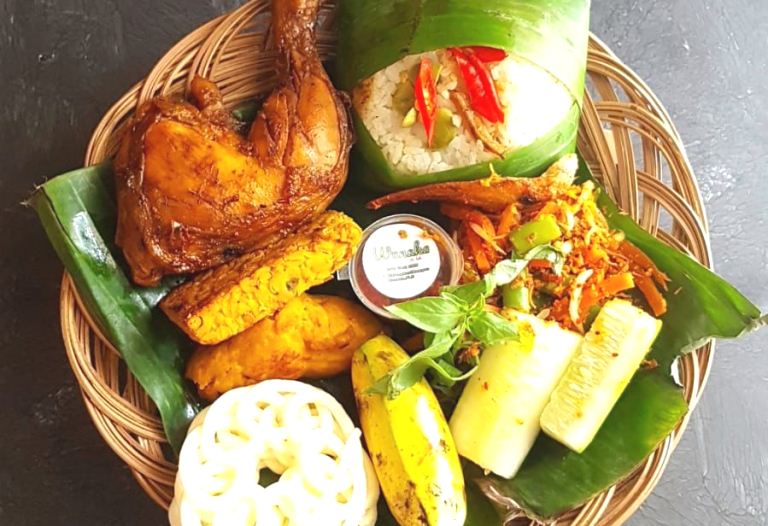 Rahasia Nikmat Luar Biasa Nasi Liwet Wanaka yang Bisa Dimakan Sambil Ngapar, Langsung dari Ownernya