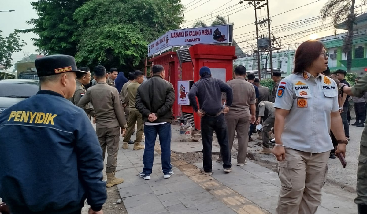 Jadi Biang Kemacetan, Satpol PP Palembang Tertibkan Lapak Pedagang di Kawasan Universitas Muhammadiyah