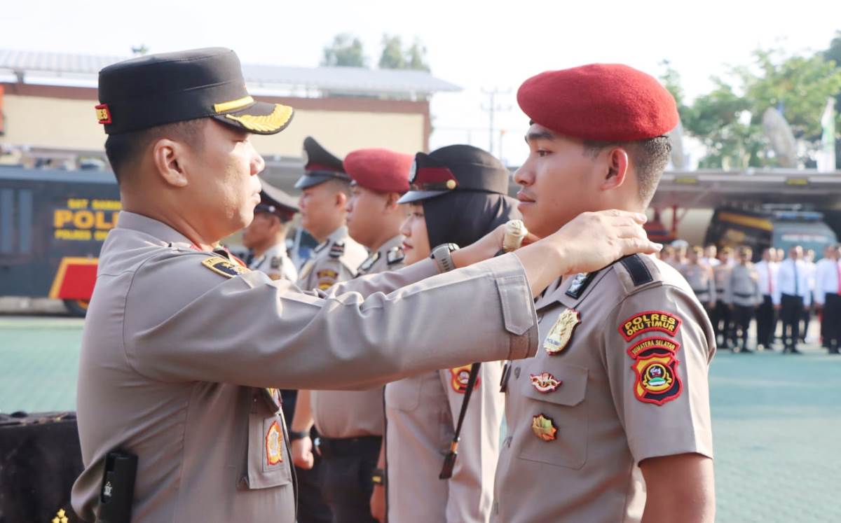 28 Personel Polres OKU Timur Naik Pangkat, Kapolres:  Jaga Kualitas dan Kuantitas Kerja