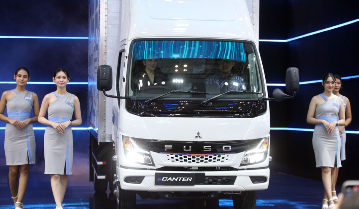 Bukan Hanya Mobil Penumpang, Mitsubishi Fuso Laris Manis di GIIAS 2024, Lampaui Target Pesanan