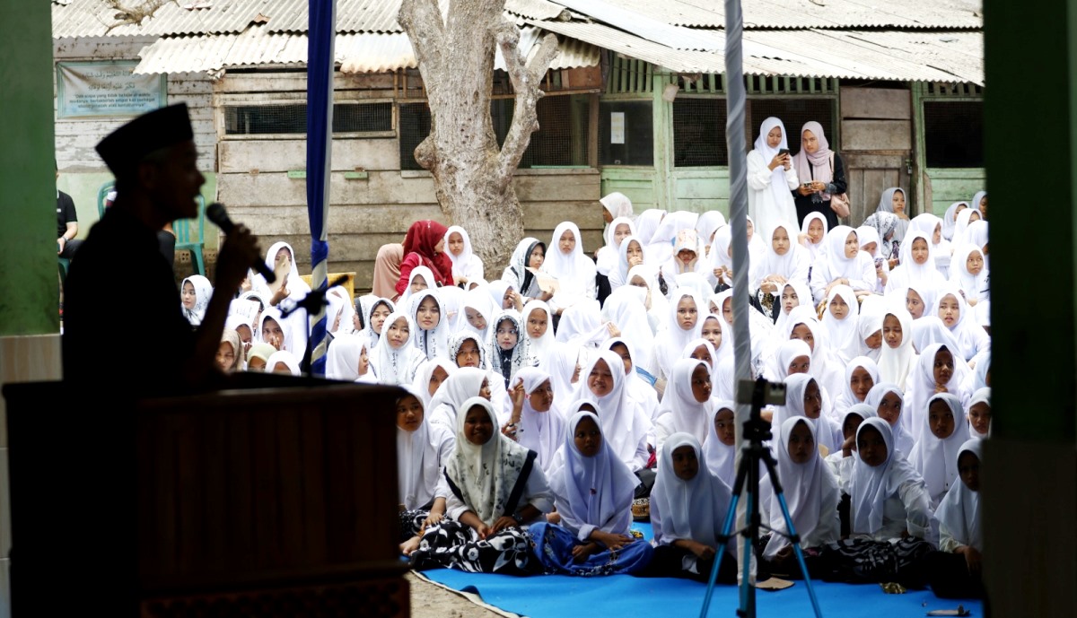 Pak Ganjar Foto Pak, Begini Antusias Ribuan Warga Muba Sambut Ganjar Meski Diguyur Hujan