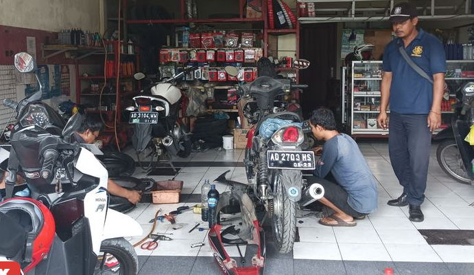 7 Tips Agar Tidak Tertipu Saat Servis Kendaraan di Bengkel Tak Resmi