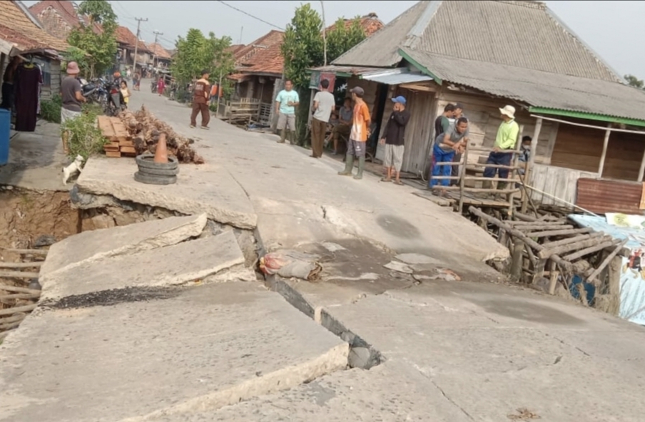 Sejumlah Titik Jalan Tempirai PALI Rusak,  Komisi II DPRD Siap Perjuangkan