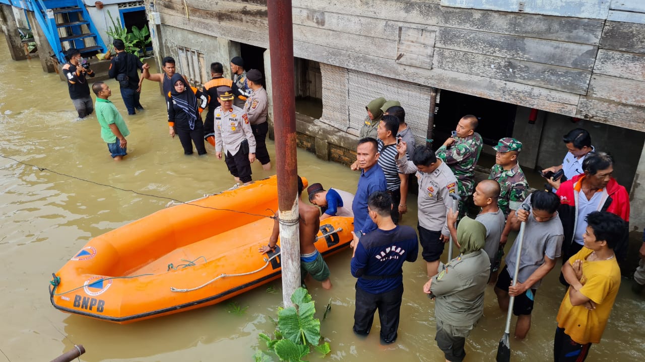 Hujan Deras Ratusan Rumah Di Talang Ubi Pali Terendam Banjir 