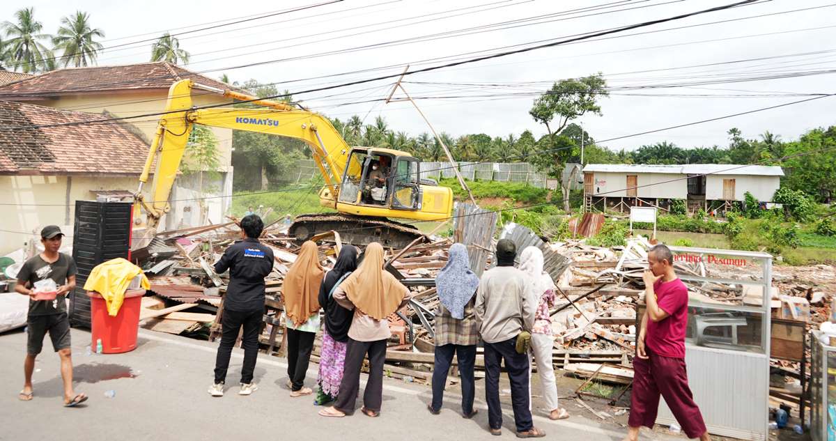 KAI Divre III Palembang Lakukan Penertiban Aset di Jalan Jenderal Sudirman Muara Enim