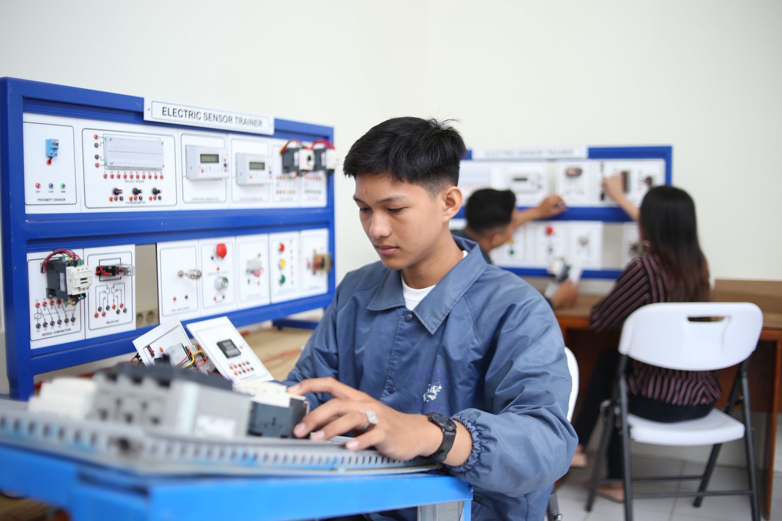 Laboratorium Teknik Elektro UBD dengan Fasilitas Unggulan, Asah Keterampilan dan Ilmu Pengetahuan