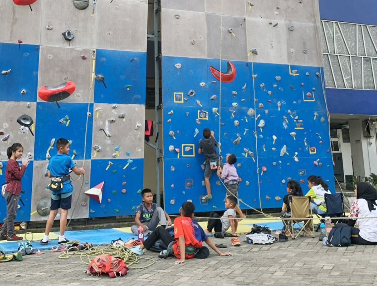 Tambah Keren, Anak Usia Dini Kini Bisa Panjat Tebing di UBD