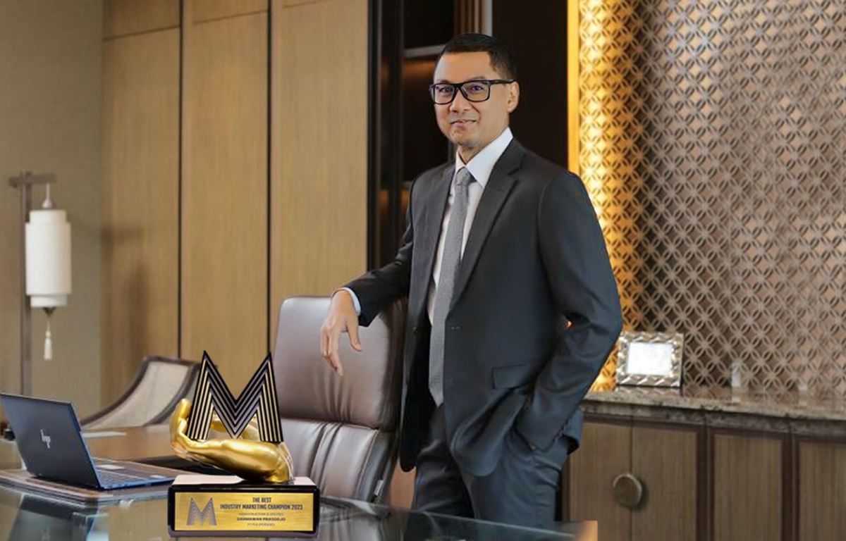 Dirut PLN Darmawan Prasodjo Raih The Best Industry Marketing Champion 2023