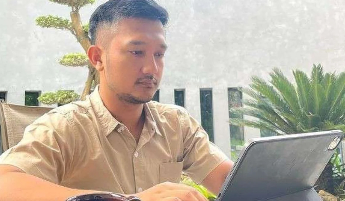 Crazy Rich Tom Liwafa Suport Percintaan Online  Fauzana dengan Tukang Ngarit, Gembleng Iyun Jadi Pengusaha