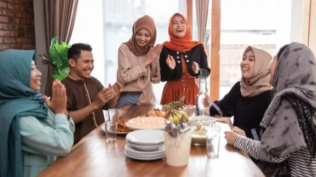 7 Ide Outfit Buat Bukber, Simple Tapi Elegan, Yuk di Coba!