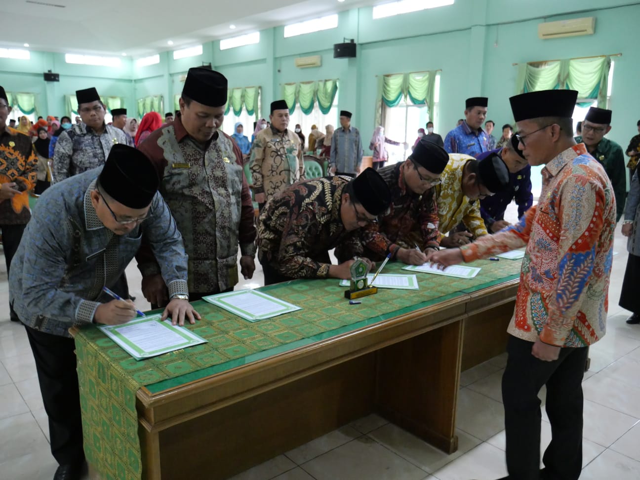 Kakanwil Lantik 14 Pejabat Administrator