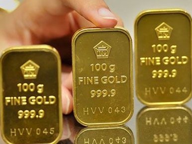 Harga Emas Hari Ini Turun Tajam, Saatnya Beli? Cek Harga di Sini 