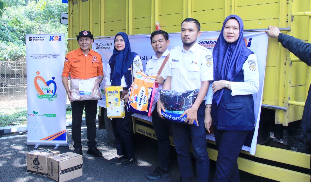Sinergi Kewilayahan, KAI Divre III Palembang Kirimkan Bantuan Kemanusiaan untuk Bencana Alam Sumatera 