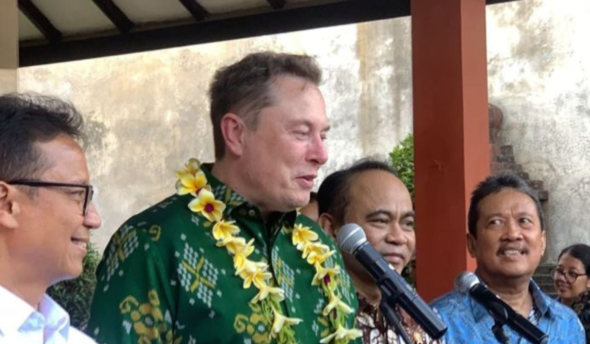 Tak Naik Tesla, Elon Musk Dijemput Alphard Datang ke WWF 2024, Mobil Listrik Hyundai Jadi Pengawal 