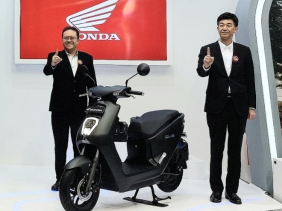 Resmi! AHM Hadirkan Sepeda Motor Listrik Honda EM1 e  dengan 3 Pilihan Warna