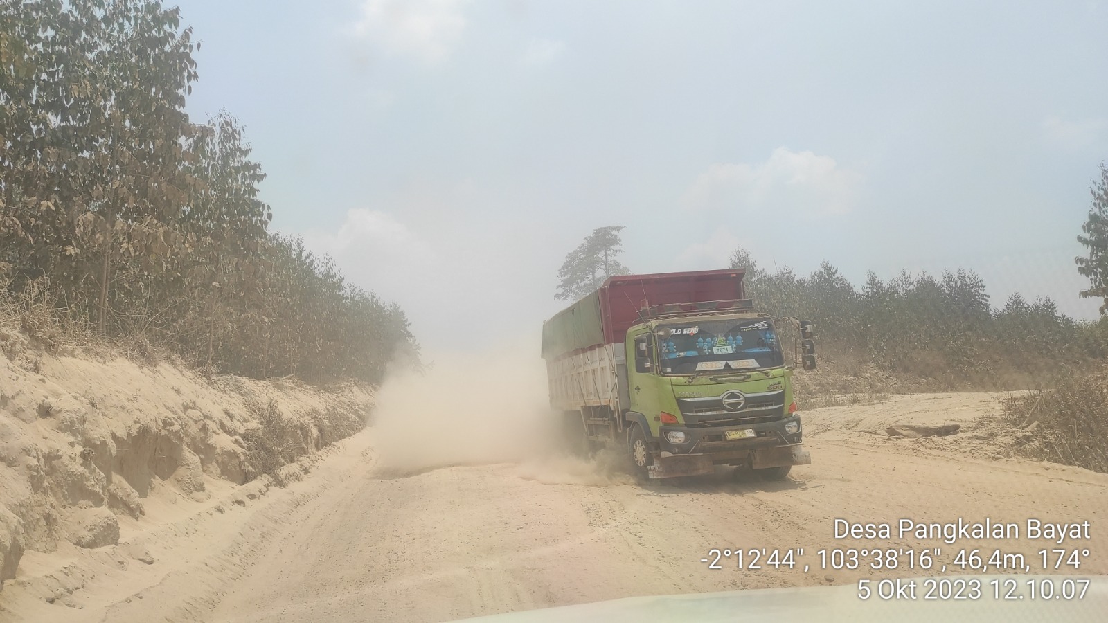 Warga Desa Pangkalan Bayat Keluhkan Debu Truk Batubara, 5 Tahun Beroperasi Belum Pernah Ada Kompensasi